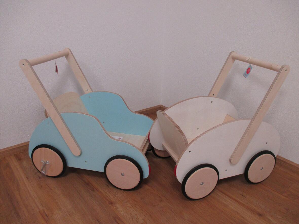 Holzpuppenwagen